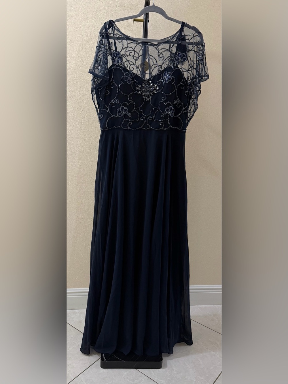 Xscape Navy Blue Beaded Lace A-Line Gown โ Size 16 NWT - Picture 4 of 6